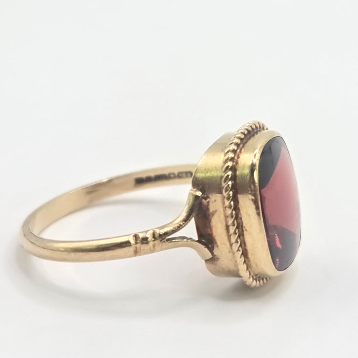 Vintage: 9ct Yellow Gold Garnet Solitaire Ring — From 1985