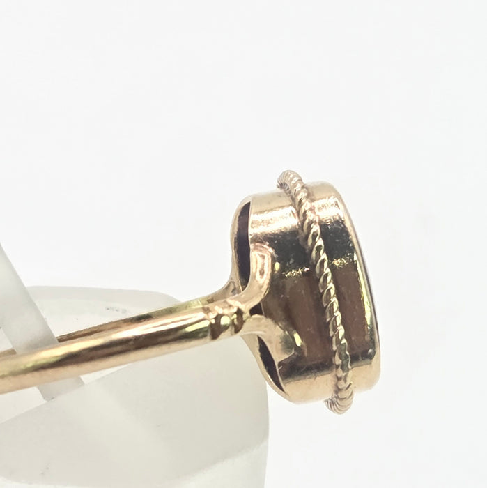 Vintage: 9ct Yellow Gold Garnet Solitaire Ring — From 1985