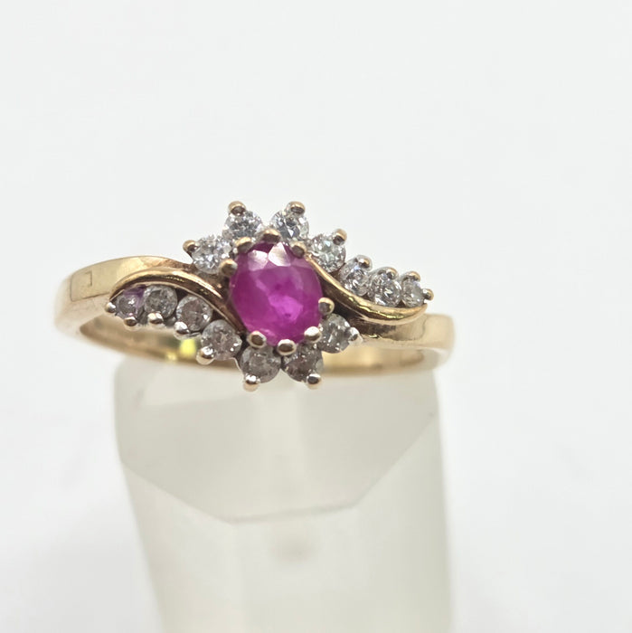 Vintage: 9ct Yellow Gold Ruby & Diamond Crossover Ring