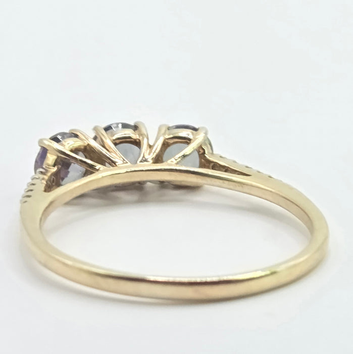 Vintage: 9ct Yellow Gold Mystic Topaz Trilogy & Diamond Ring