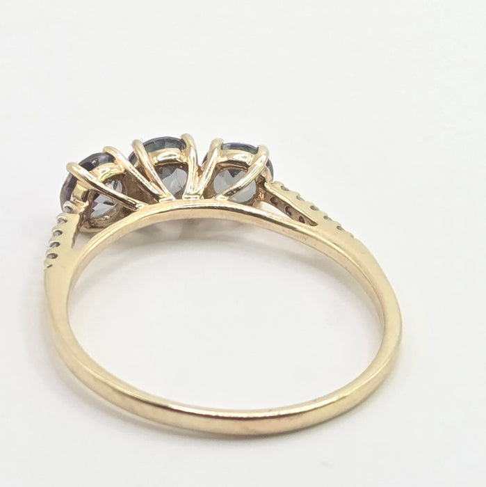 Vintage: 9ct Yellow Gold Mystic Topaz Trilogy & Diamond Ring