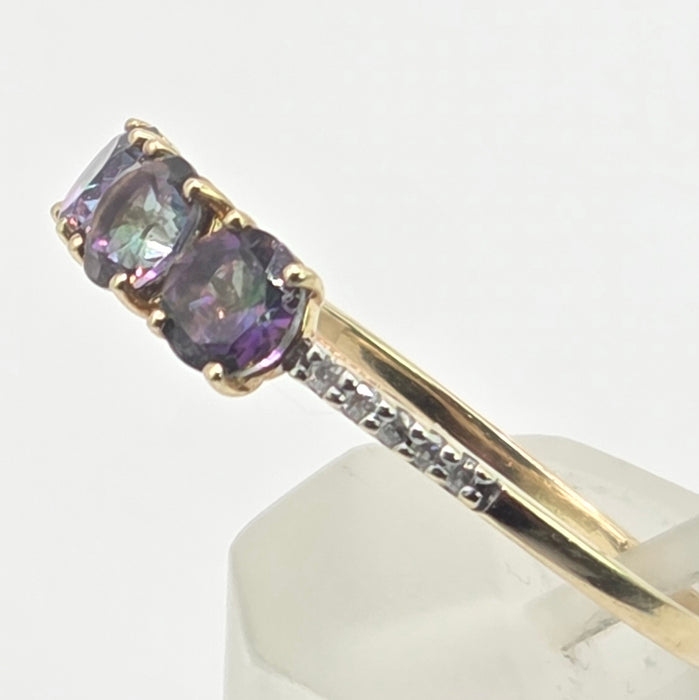 Vintage: 9ct Yellow Gold Mystic Topaz Trilogy & Diamond Ring