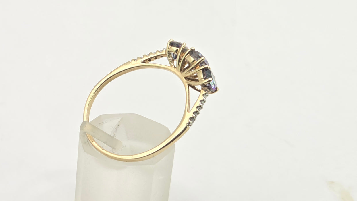 Vintage: 9ct Yellow Gold Mystic Topaz Trilogy & Diamond Ring