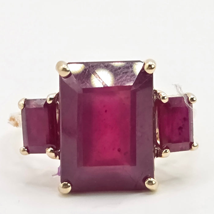 Vintage: 9ct Yellow Gold Ruby Trilogy Cocktail Ring