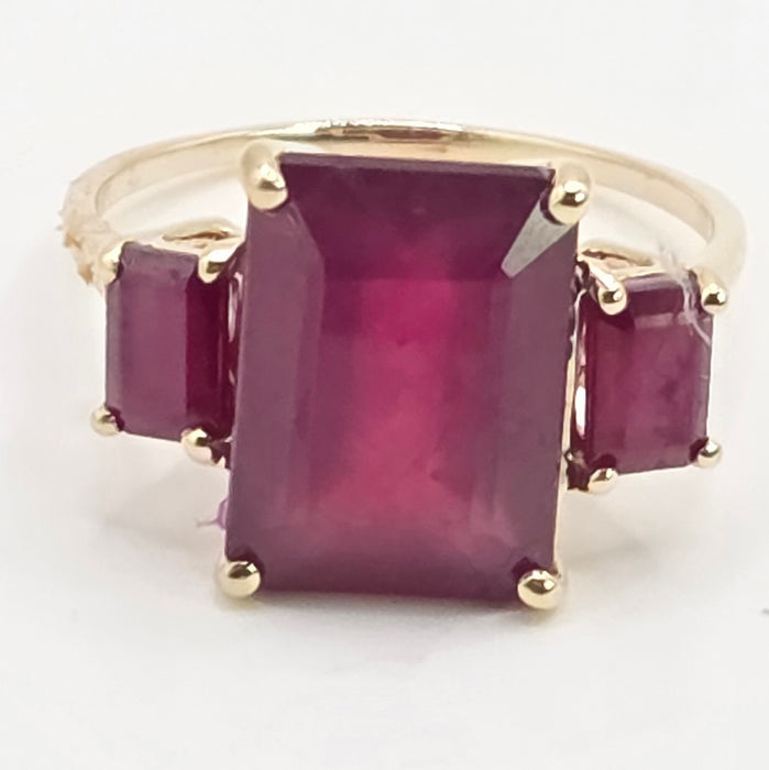 Vintage: 9ct Yellow Gold Ruby Trilogy Cocktail Ring