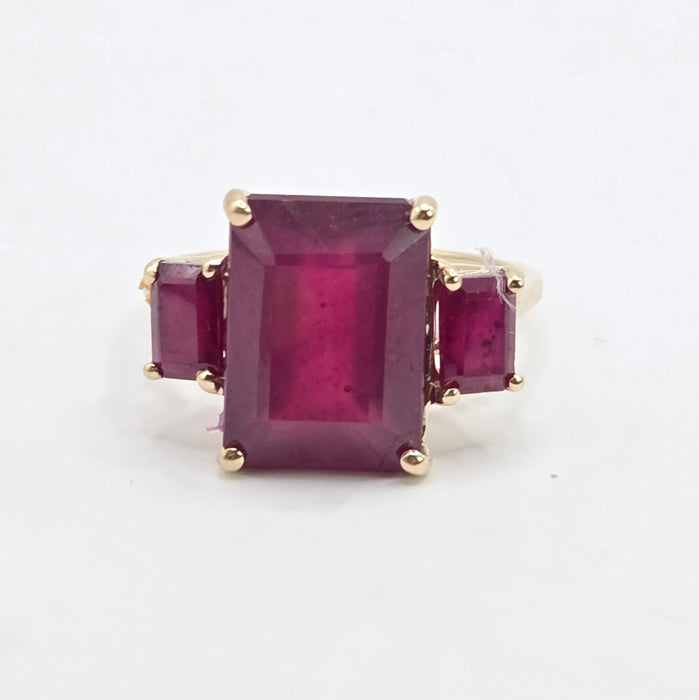 Vintage: 9ct Yellow Gold Ruby Trilogy Cocktail Ring
