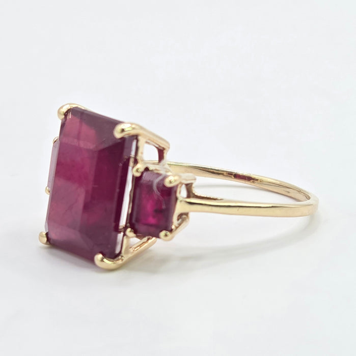 Vintage: 9ct Yellow Gold Ruby Trilogy Cocktail Ring