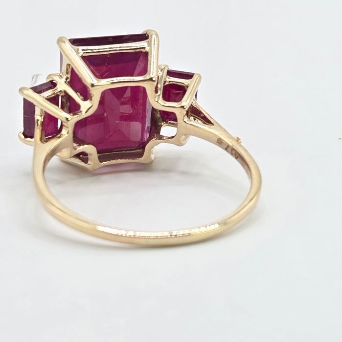Vintage: 9ct Yellow Gold Ruby Trilogy Cocktail Ring
