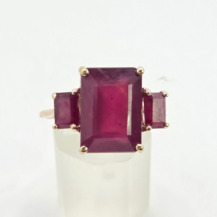 Vintage: 9ct Yellow Gold Ruby Trilogy Cocktail Ring
