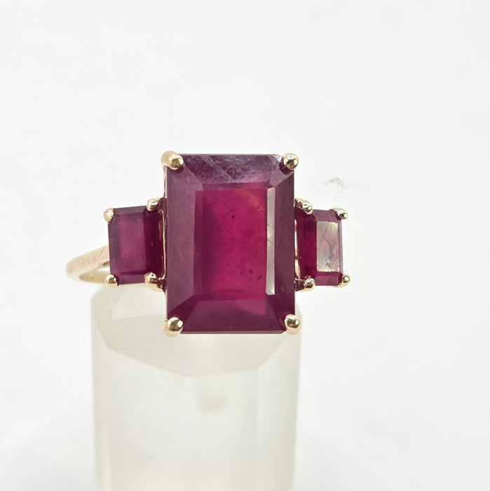 Vintage: 9ct Yellow Gold Ruby Trilogy Cocktail Ring