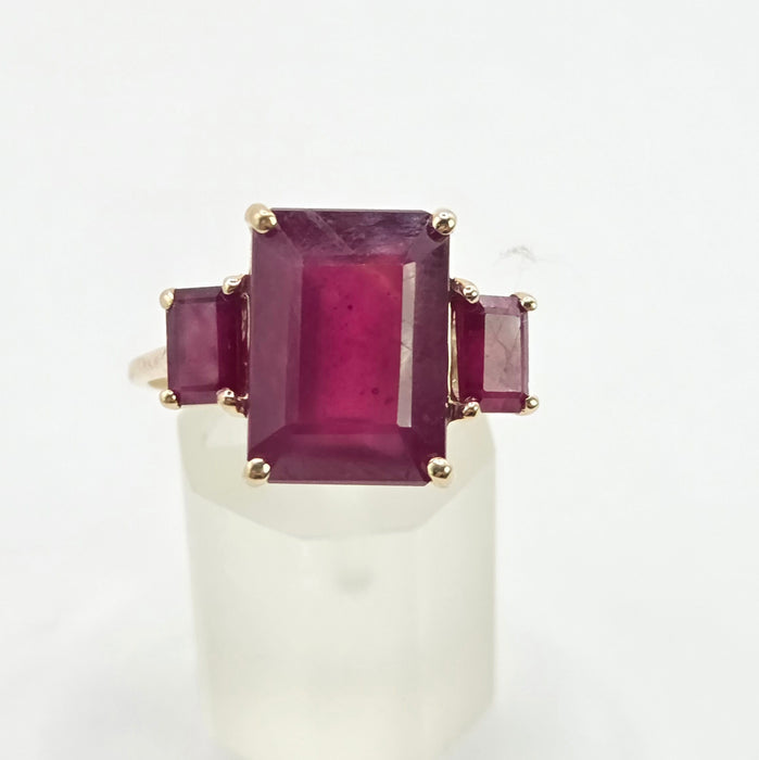 Vintage: 9ct Yellow Gold Ruby Trilogy Cocktail Ring