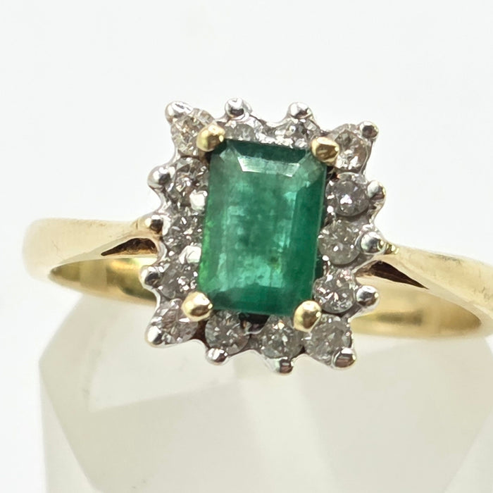 Vintage: 9ct Yellow Gold Emerald & Diamond Cluster Ring — 0.25ct