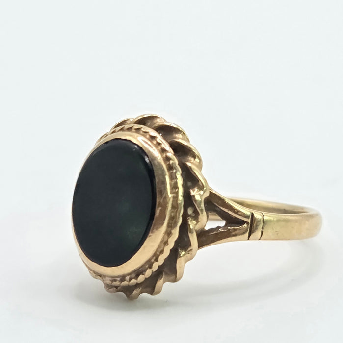 Vintage: 9ct Yellow Gold Black Onyx Signet Ring — From 1977