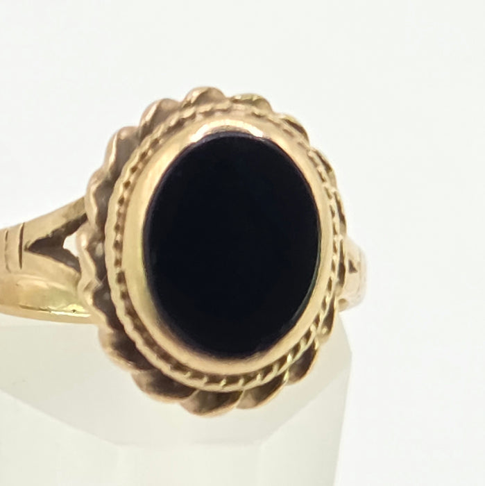 Vintage: 9ct Yellow Gold Black Onyx Signet Ring — From 1977