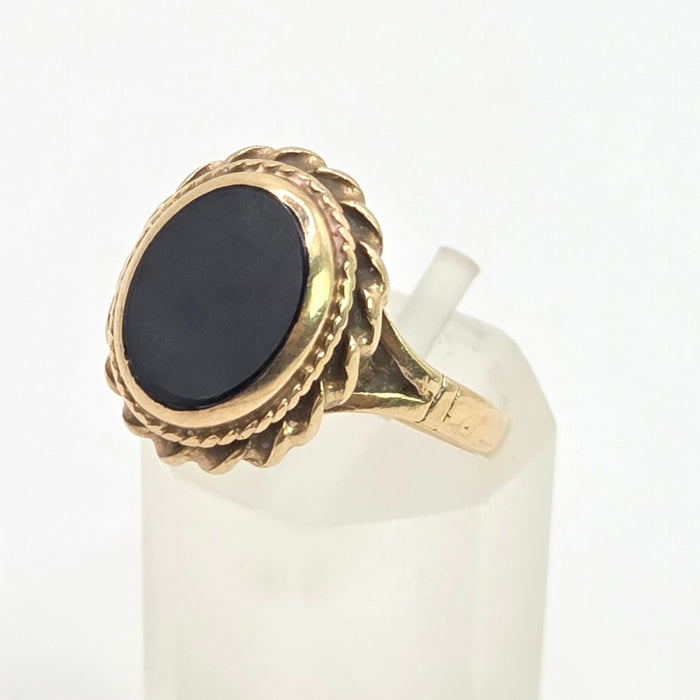 Vintage: 9ct Yellow Gold Black Onyx Signet Ring — From 1977
