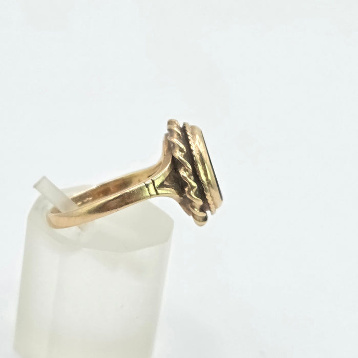 Vintage: 9ct Yellow Gold Black Onyx Signet Ring — From 1977