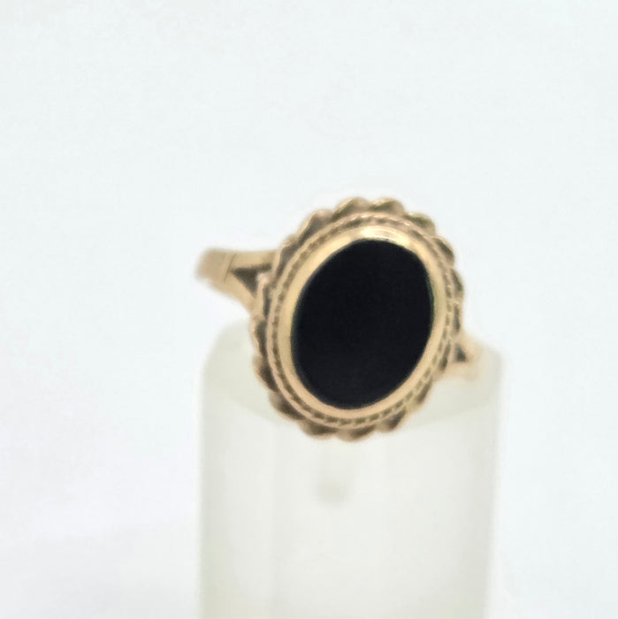 Vintage: 9ct Yellow Gold Black Onyx Signet Ring — From 1977
