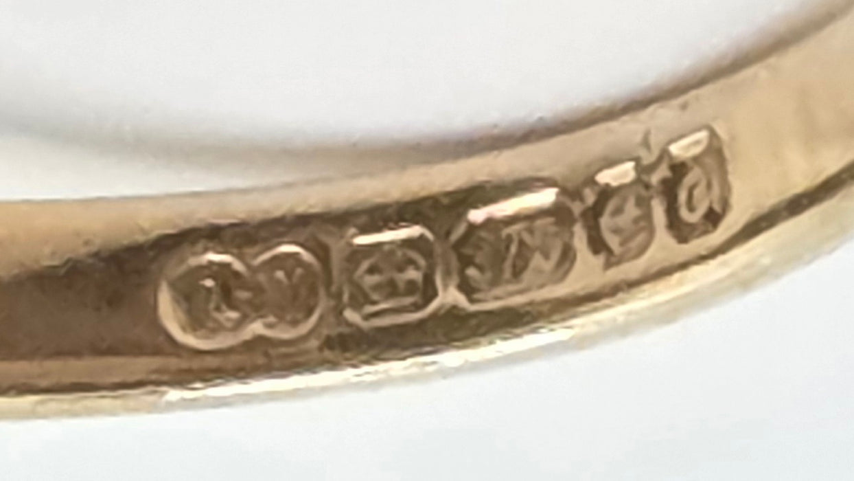 Vintage: 9ct Yellow Gold Black Onyx Signet Ring — From 1977