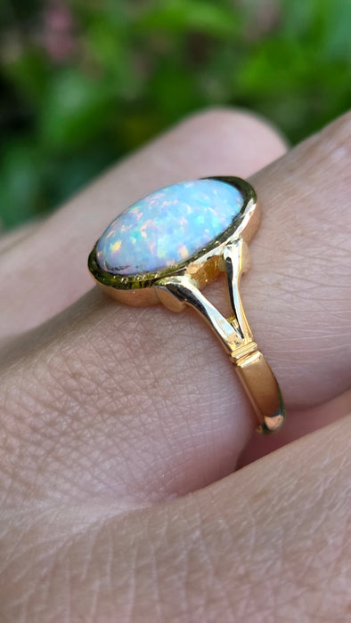 Vintage: 18ct Yellow Gold Opal Solitaire Ring — From 1958