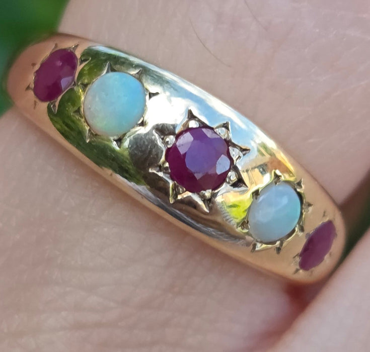 Antique: 9ct Yellow Gold Opal & Garnet Five Stone Gypsy Ring