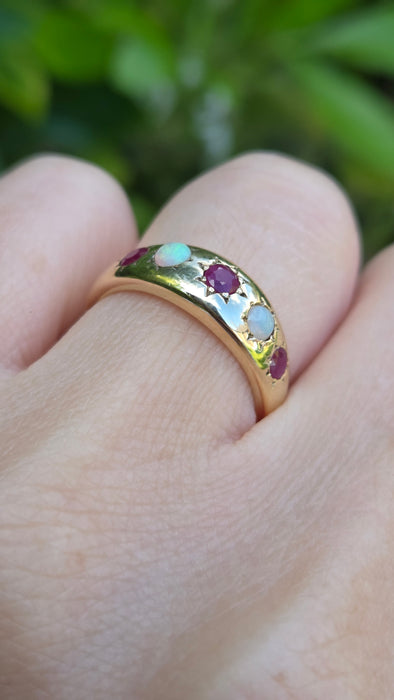 Antique: 9ct Yellow Gold Opal & Garnet Five Stone Gypsy Ring
