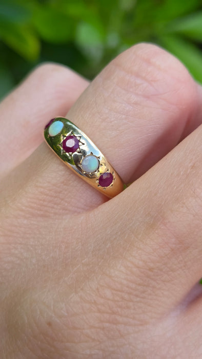 Antique: 9ct Yellow Gold Opal & Garnet Five Stone Gypsy Ring