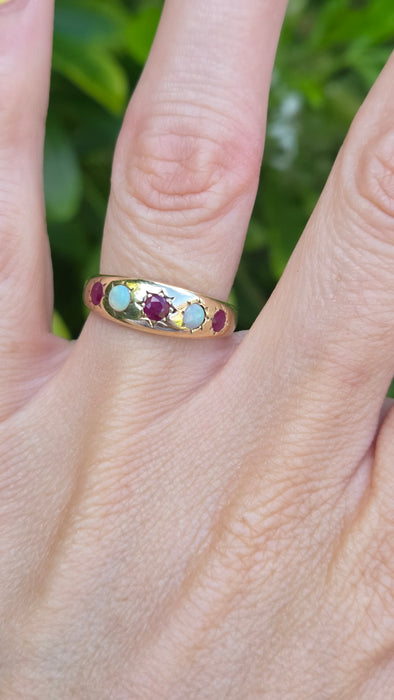 Antique: 9ct Yellow Gold Opal & Garnet Five Stone Gypsy Ring