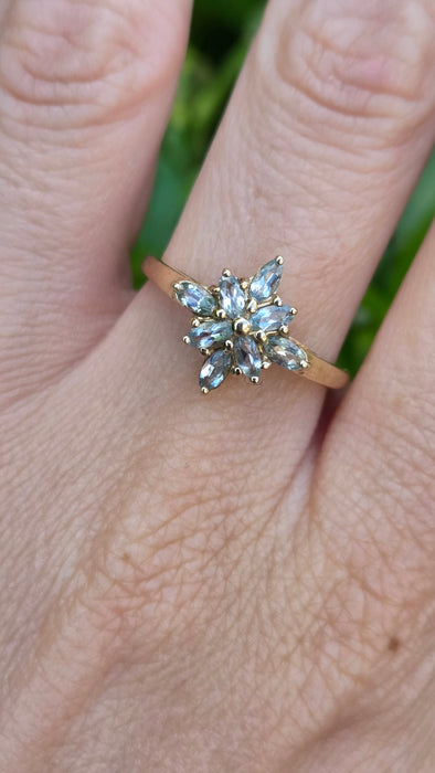 Vintage: 9ct Yellow Gold Oval Aquamarine Floral Star Cluster Ring