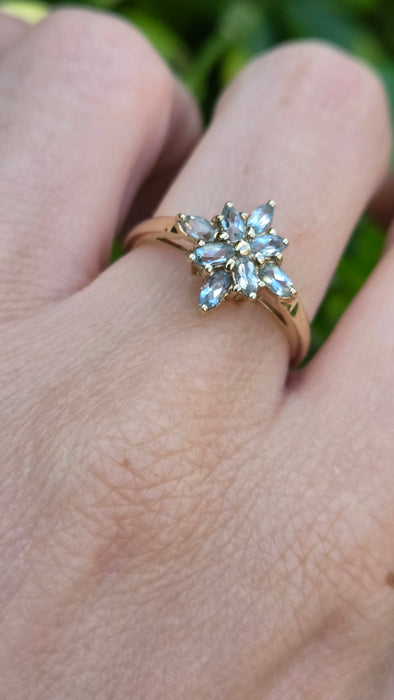 Vintage: 9ct Yellow Gold Oval Aquamarine Floral Star Cluster Ring