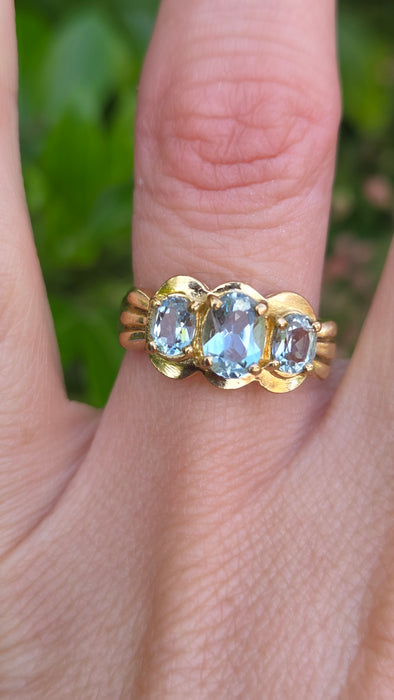 Vintage: 9ct Gold Blue Aquamarines Trilogy Ring