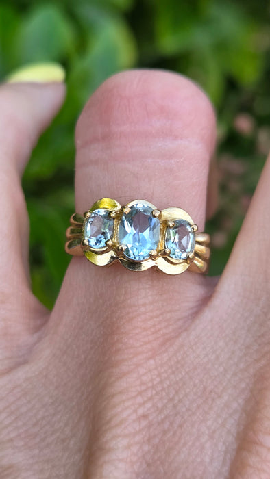 Vintage: 9ct Gold Blue Aquamarines Trilogy Ring