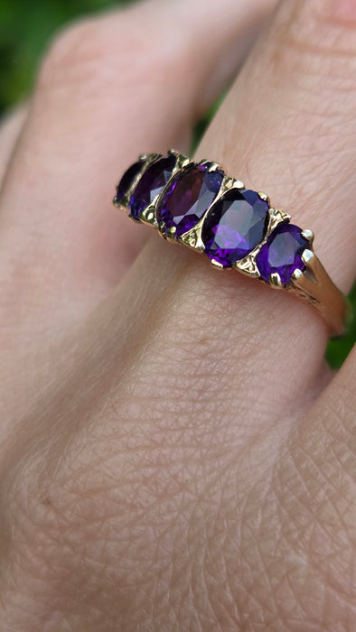 Vintage: 9ct Yellow Gold Five Amethyst Graduated Dress Ring — From 1979
