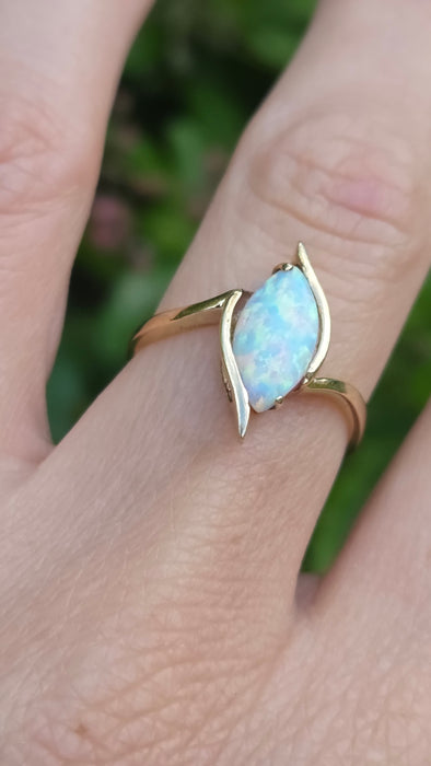 Vintage: 9ct Yellow Gold Marquise Opal Solitaire Ring