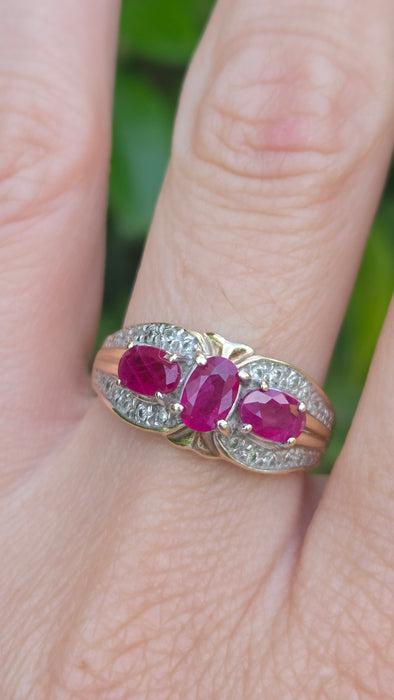 Vintage: 9ct Yellow Gold Ruby & Diamond Cocktail Ring — 0.20ct