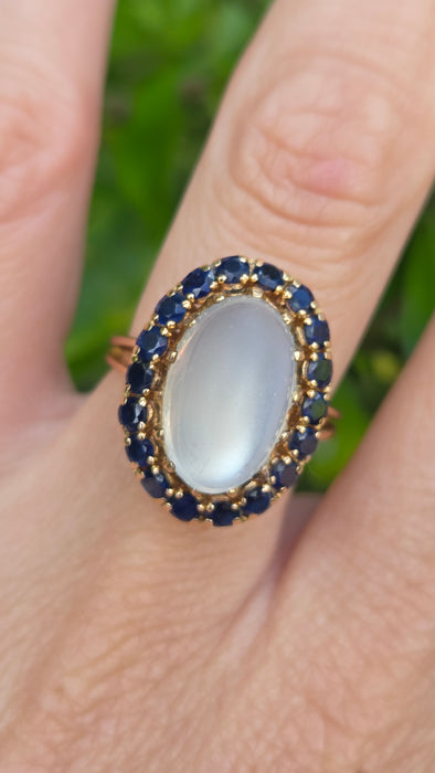 Vintage: 18ct Yellow Gold Moonstone & Blue Sapphire Cocktail Ring