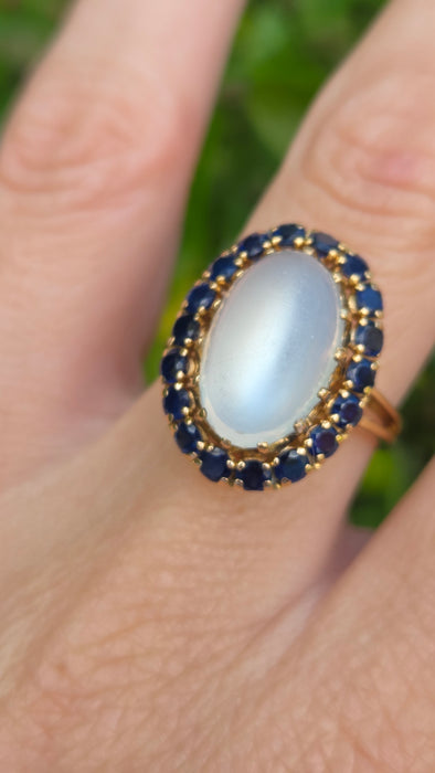 Vintage: 18ct Yellow Gold Moonstone & Blue Sapphire Cocktail Ring