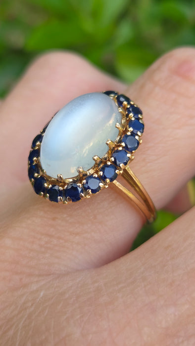 Vintage: 18ct Yellow Gold Moonstone & Blue Sapphire Cocktail Ring