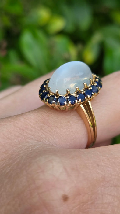 Vintage: 18ct Yellow Gold Moonstone & Blue Sapphire Cocktail Ring