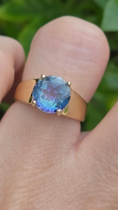 Vintage: 9ct Yellow Gold Round Blue Topaz Solitaire Ring