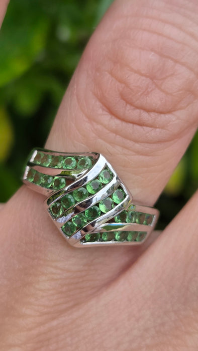 6702: Vintage: 9ct White Gold Emerald Cocktail Ring