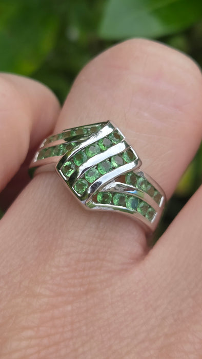 6702: Vintage: 9ct White Gold Emerald Cocktail Ring