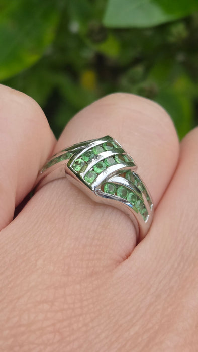 6702: Vintage: 9ct White Gold Emerald Cocktail Ring