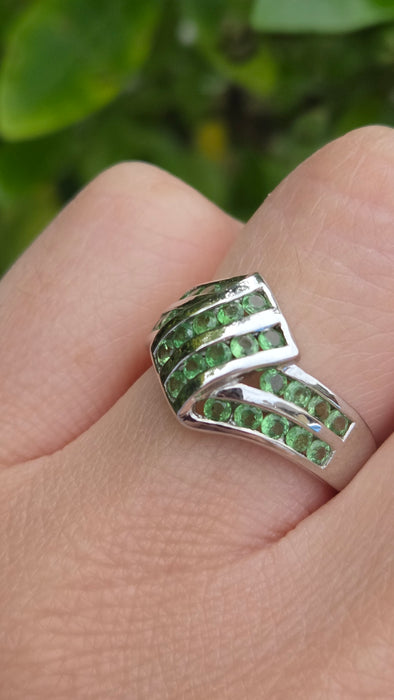 6702: Vintage: 9ct White Gold Emerald Cocktail Ring