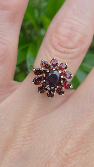 Vintage: 9ct Yellow Gold Garnet Cluster Ring — From 1987