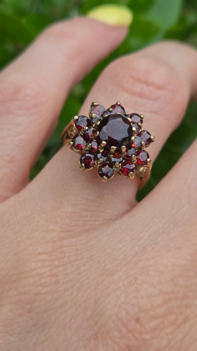 Vintage: 9ct Yellow Gold Garnet Cluster Ring — From 1987