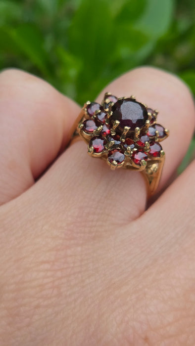 Vintage: 9ct Yellow Gold Garnet Cluster Ring — From 1987