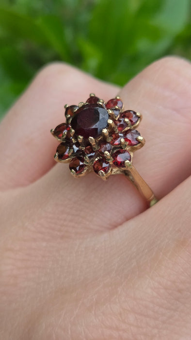 Vintage: 9ct Yellow Gold Garnet Cluster Ring — From 1987