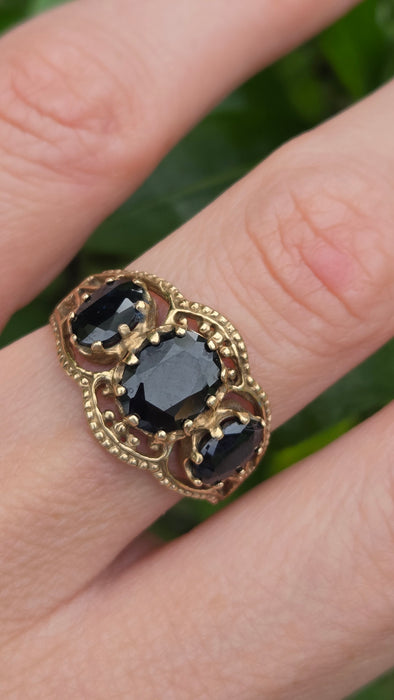 Vintage: 9ct Gold Australian Blue Sapphire Trilogy Ring