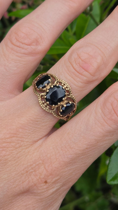 Vintage: 9ct Gold Australian Blue Sapphire Trilogy Ring