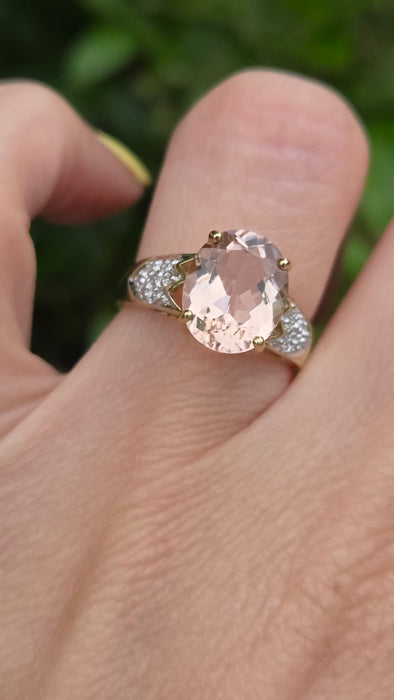 Vintage: 9ct Yellow Gold Oval Morganite & Diamond Solitaire Ring